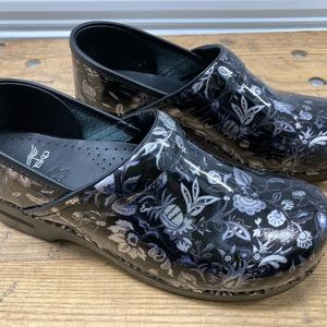 Dansko Clogs/Mules Botanical Print